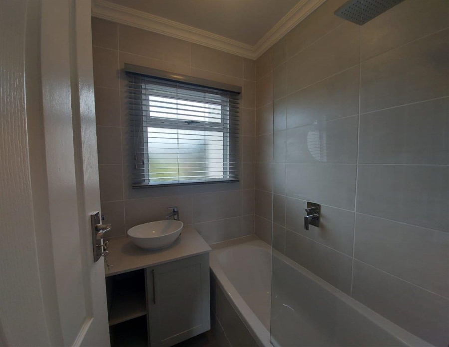 To Let 2 Bedroom Property for Rent in Claremont Western Cape
